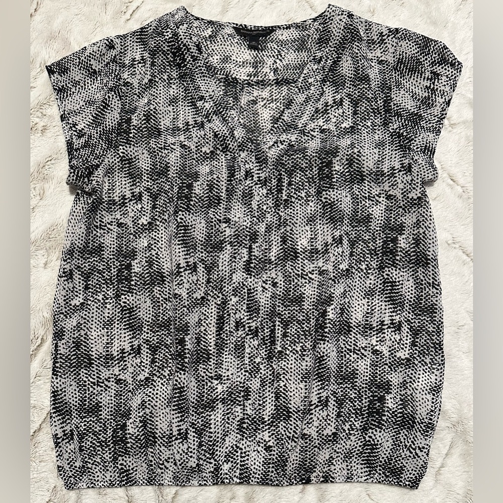 Banana Republic Black and White Patterned Blouse - Picture 2 of 10
